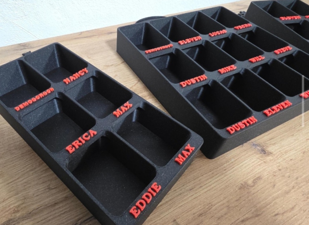 Kinder Joy x Stranger Things stojan na figurky - 3