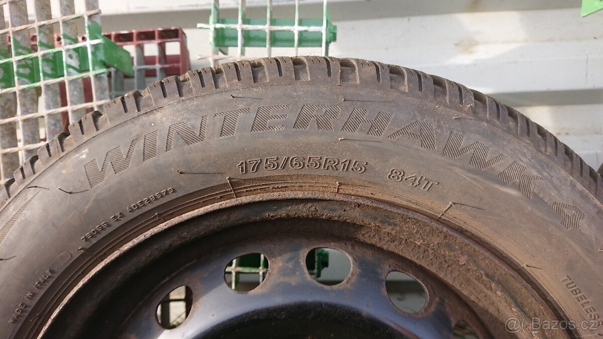 Zimni pneu vč disku zánovní pneu 90% - 3