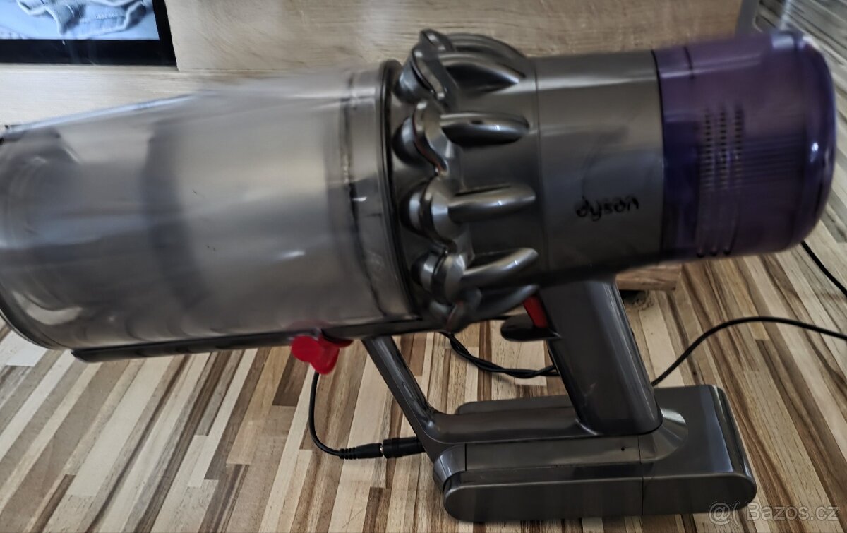 AKU VYSAVAČ DYSON - 3
