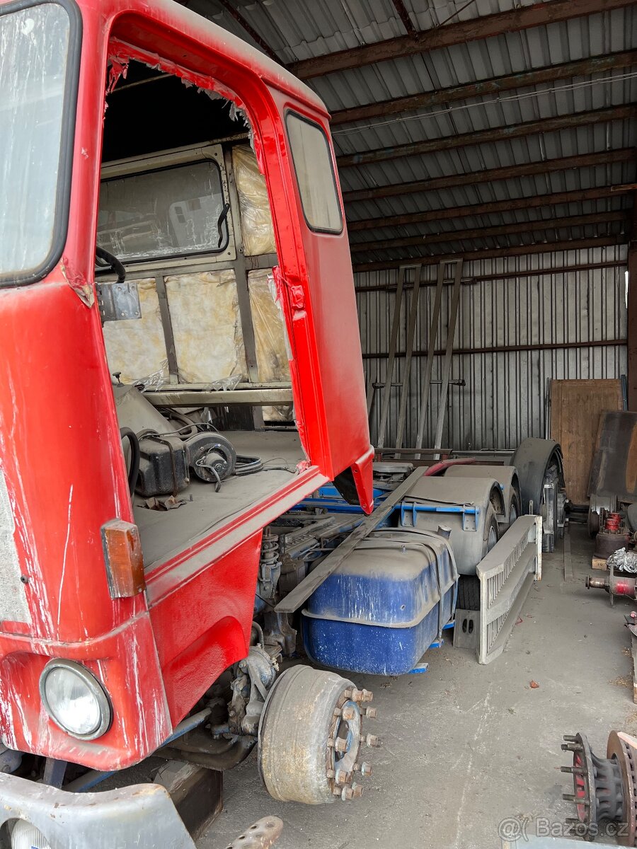 Volvo F89 6x2 - 3