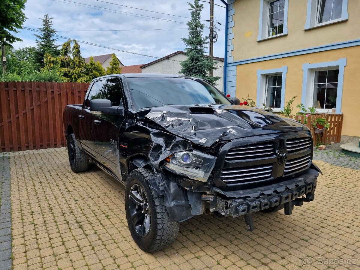 Dodge ram 1500 2015 5.7 4x4 sport