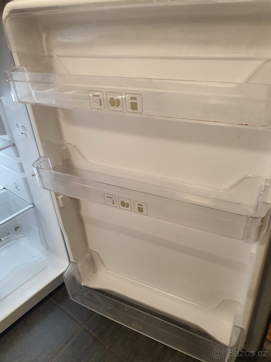 NEREZová lednička s mrazákem, 85cm Exquisit - 3