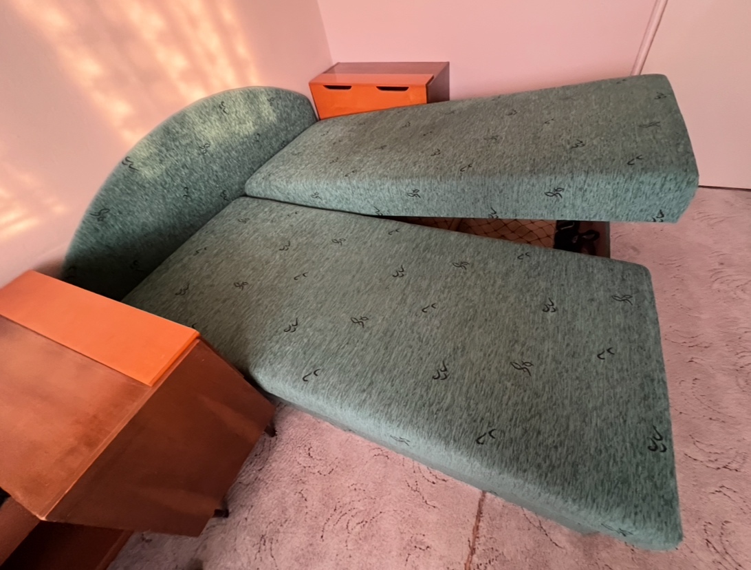 Postel čalouněná s úložným prostorem - 3