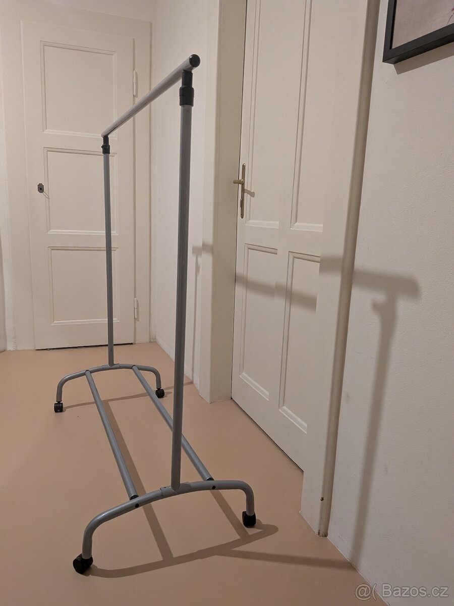 Stojan na oblečení Rigga IKEA - 3