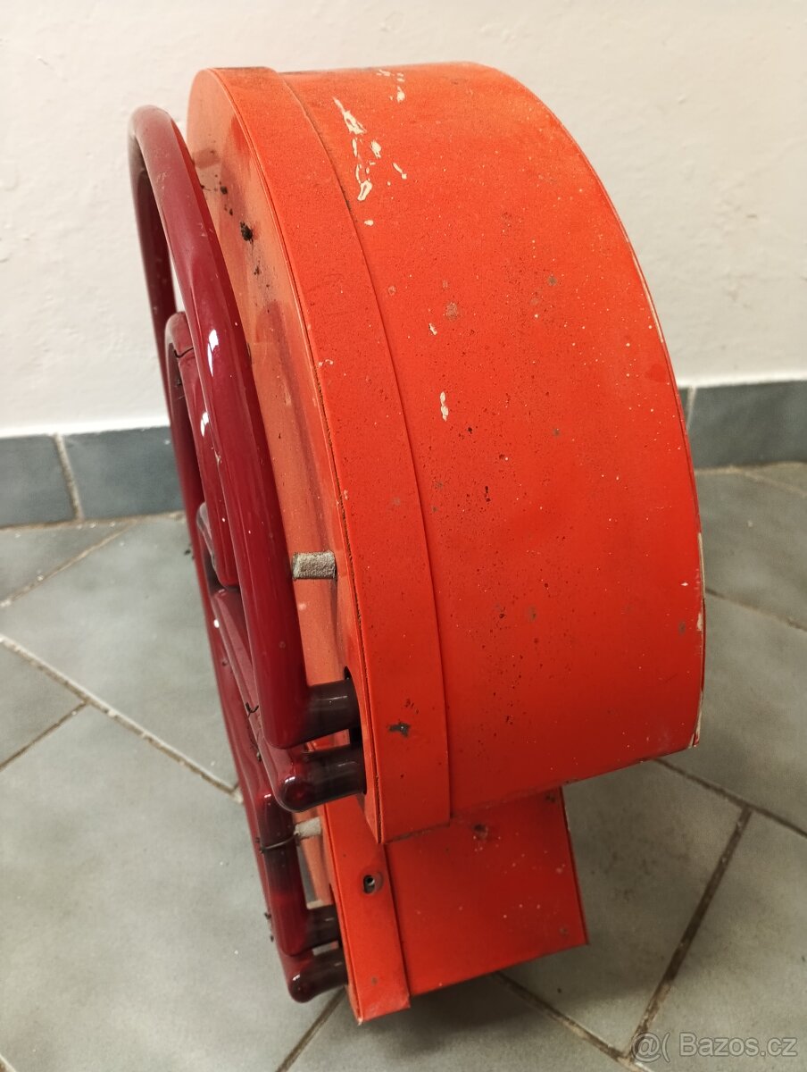 Industriální neonové písmeno e - 3