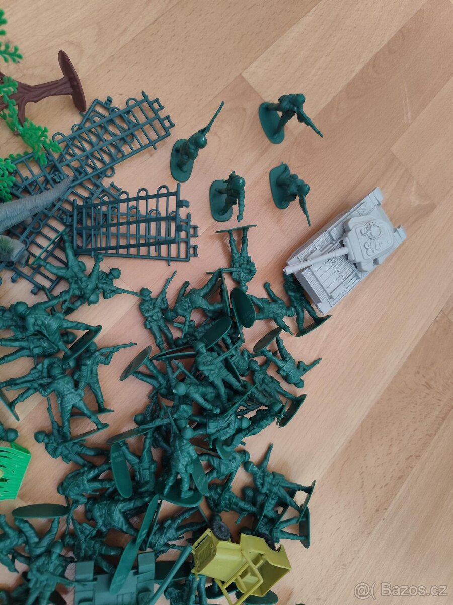 SOUBOR VOJENSKÝCH MINIATUR - 3