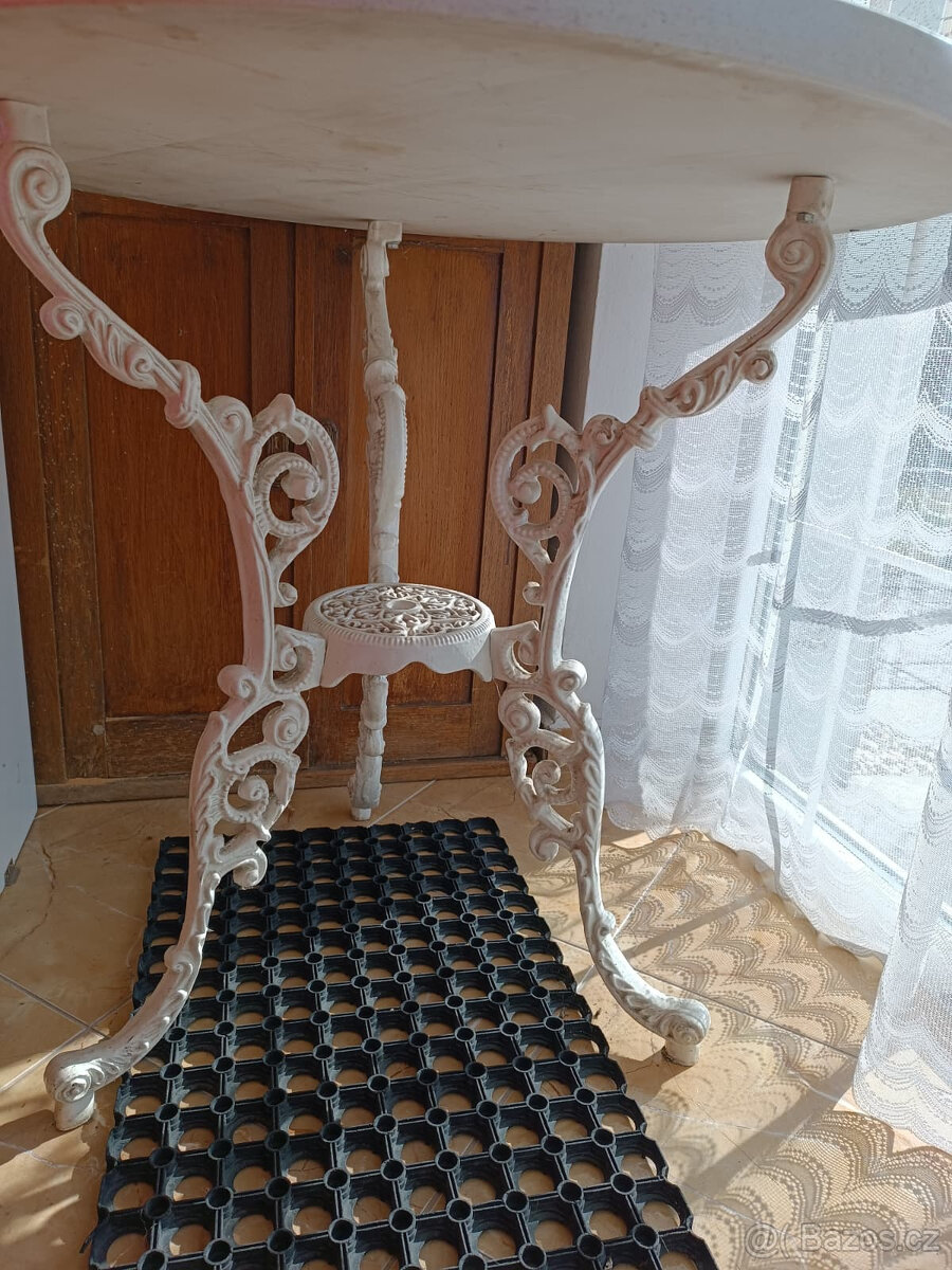 Mramorový stolek kulatý - 3