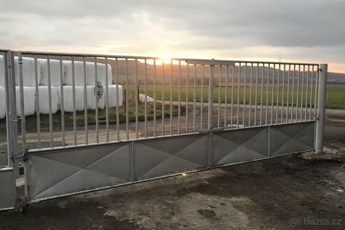 DVOUKŘÍDLÁ BRÁNA 12m - 3