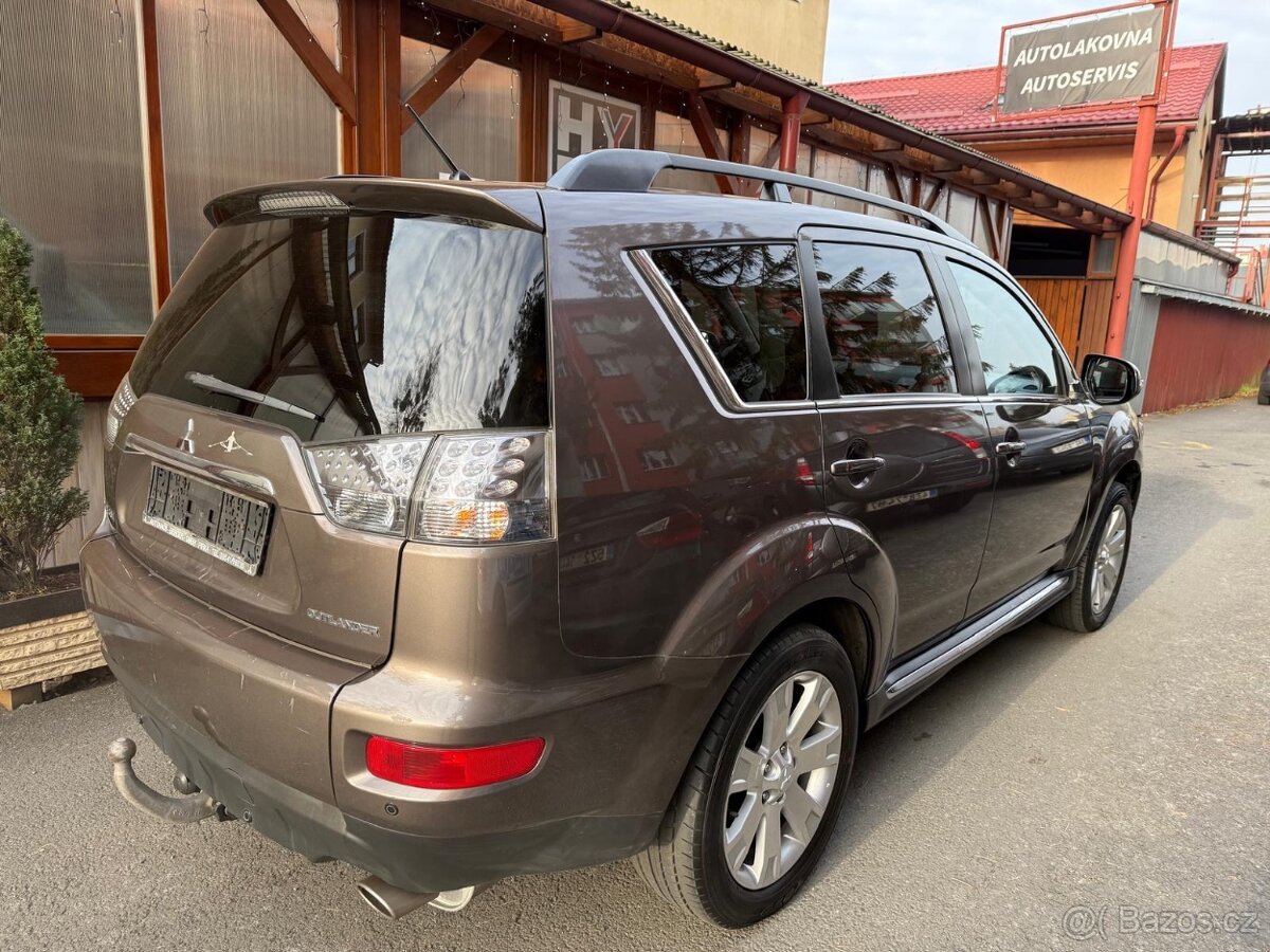 Mitsubishi Outlander 2,0i - 3