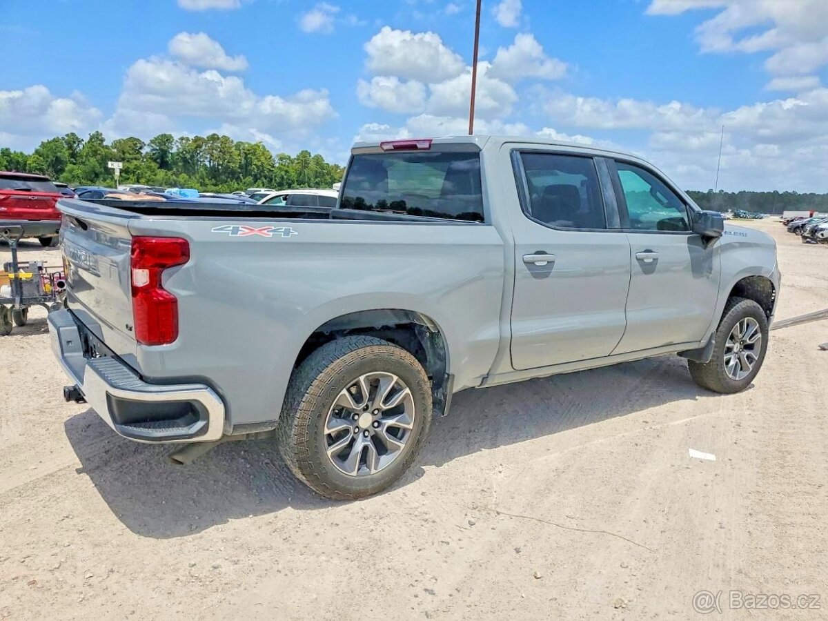 Chevrolet Silverado - 3