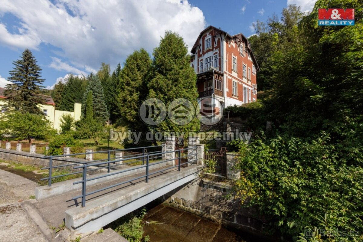 Prodej unikátního rodinného domu - 3