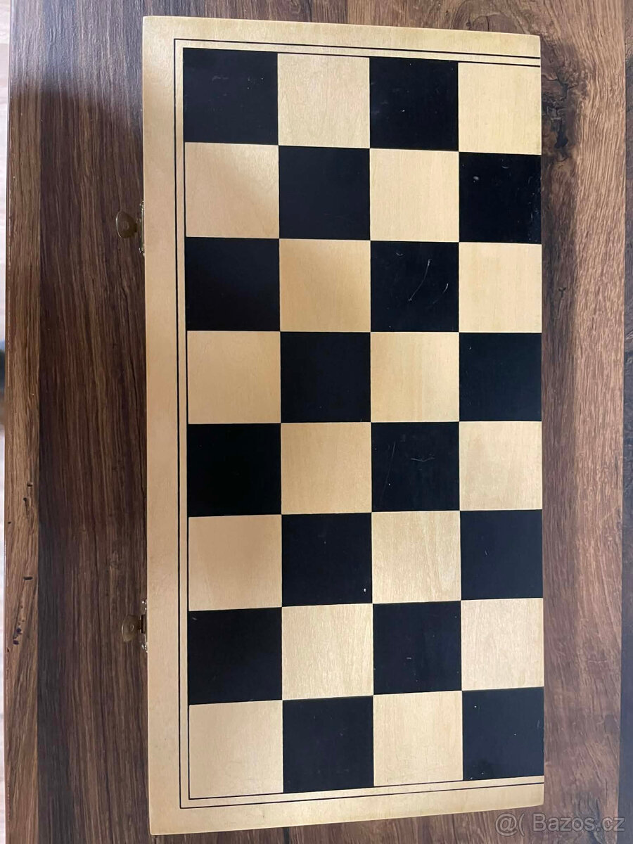 Dřevěná šachová deska plus figurky - 3