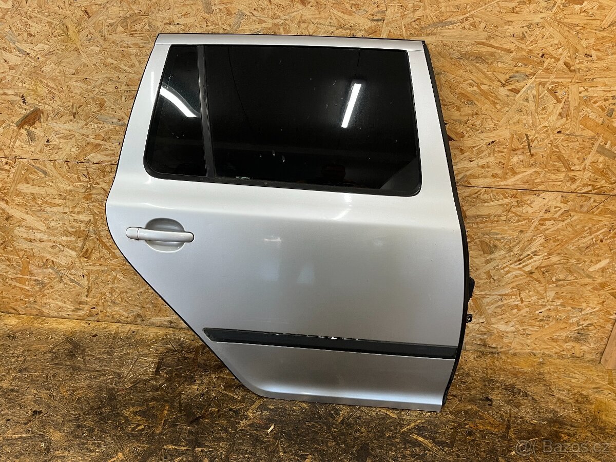 PRAVÉ ZADNÍ DVEŘE ŠKODA OCTAVIA 2 KOMBI LA7W - 3