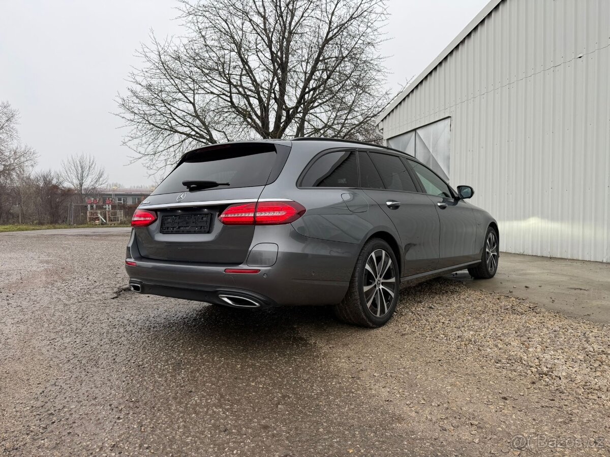 Mercedes Benz E300de T Saloon - 3