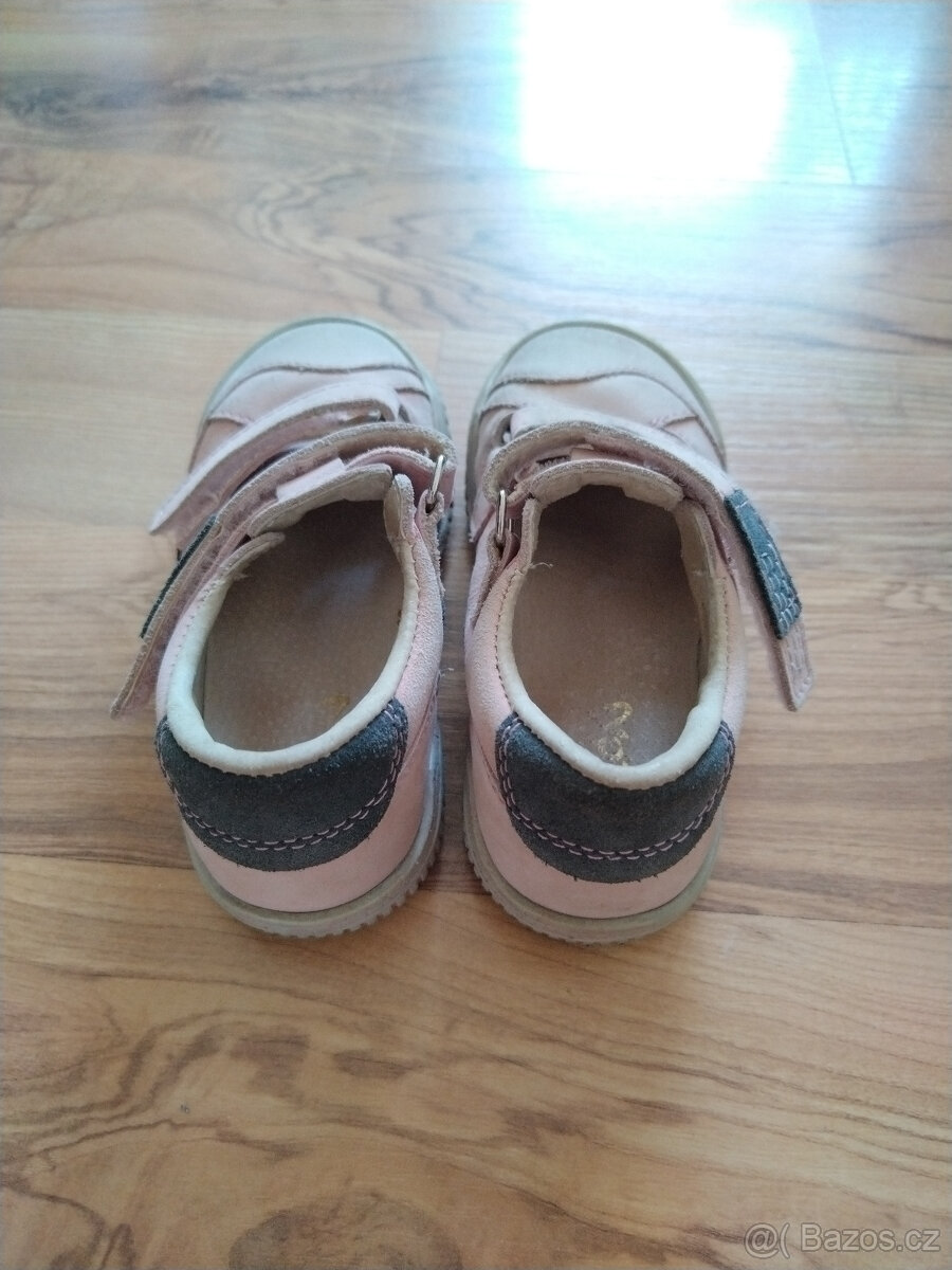 Uzavřené sandály 25 - 3