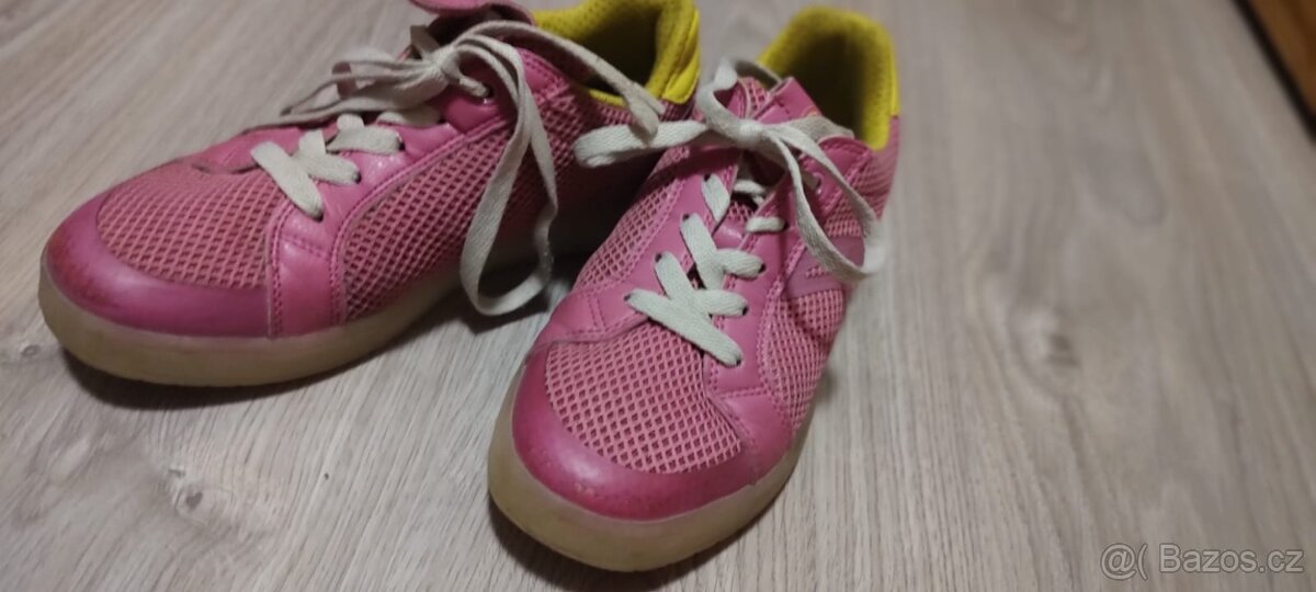 Svíticí růžové boty - 3