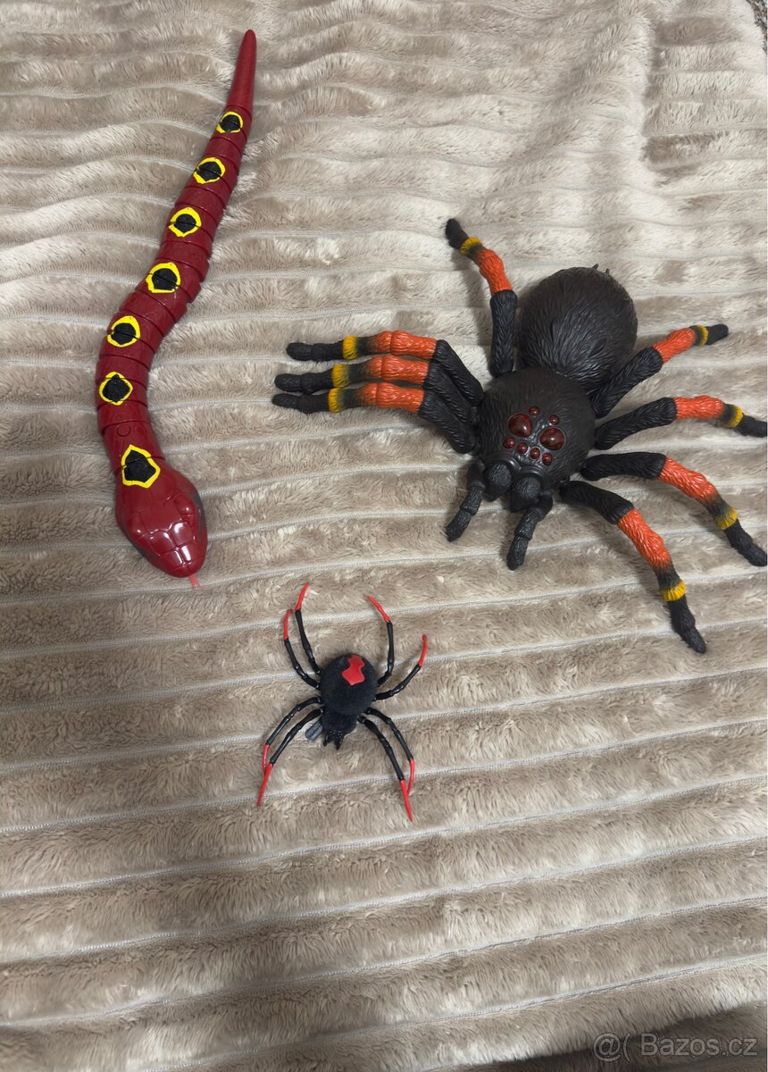 Hračky – pavouci a had (realistické) - 3