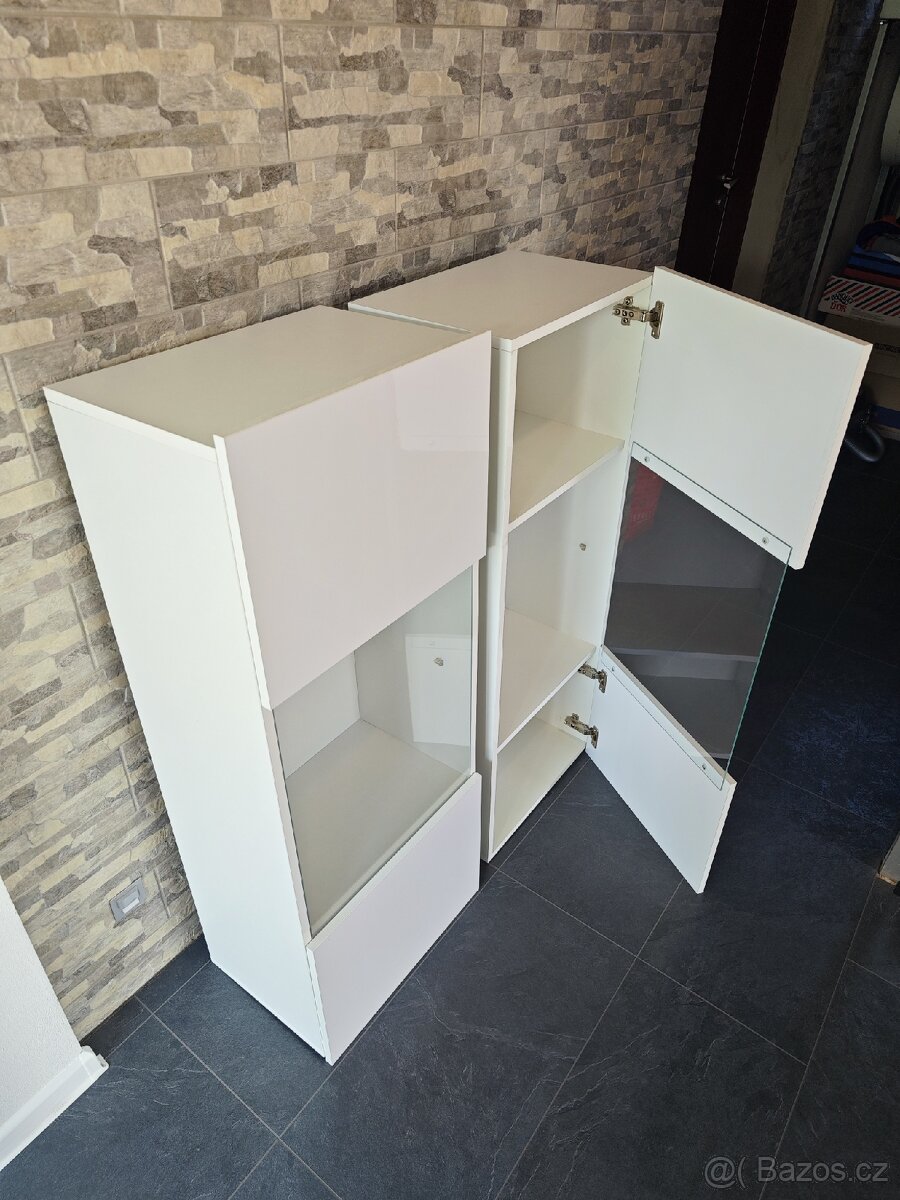 Závěsná skříňka na zeď - 3