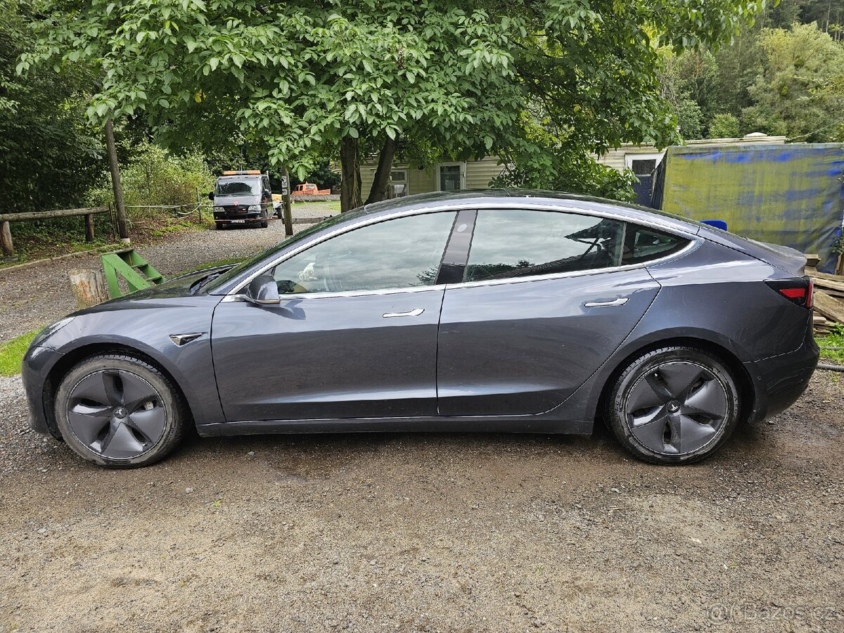 Tesla Model 3 - 3