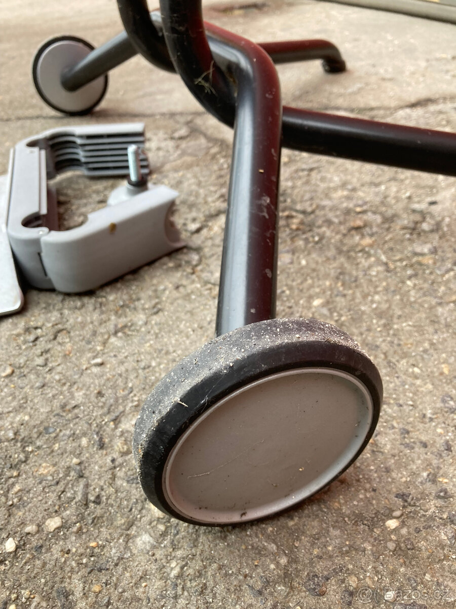 Stojan reklamní, prodejní, pojízdný 500 kč - 3