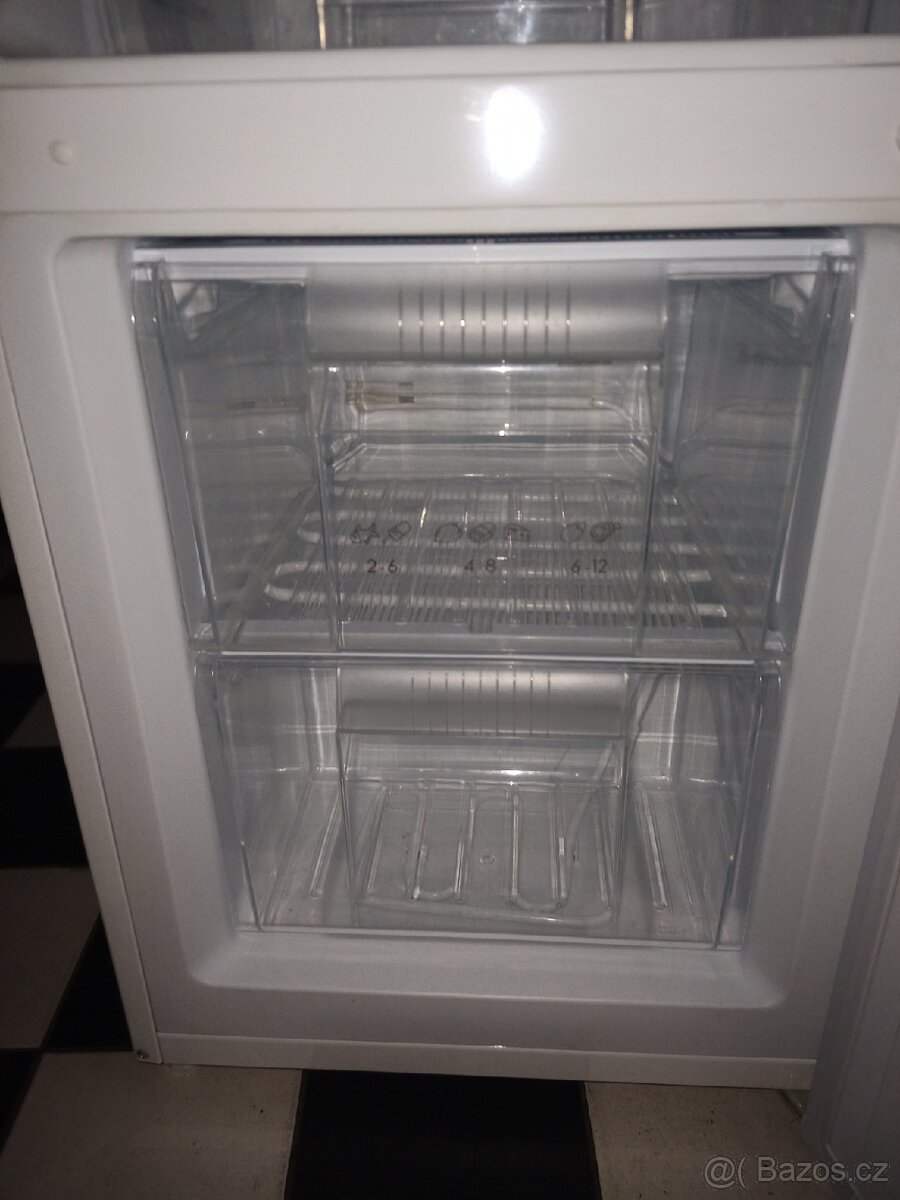 Lednice s mrazákem Candy - 3