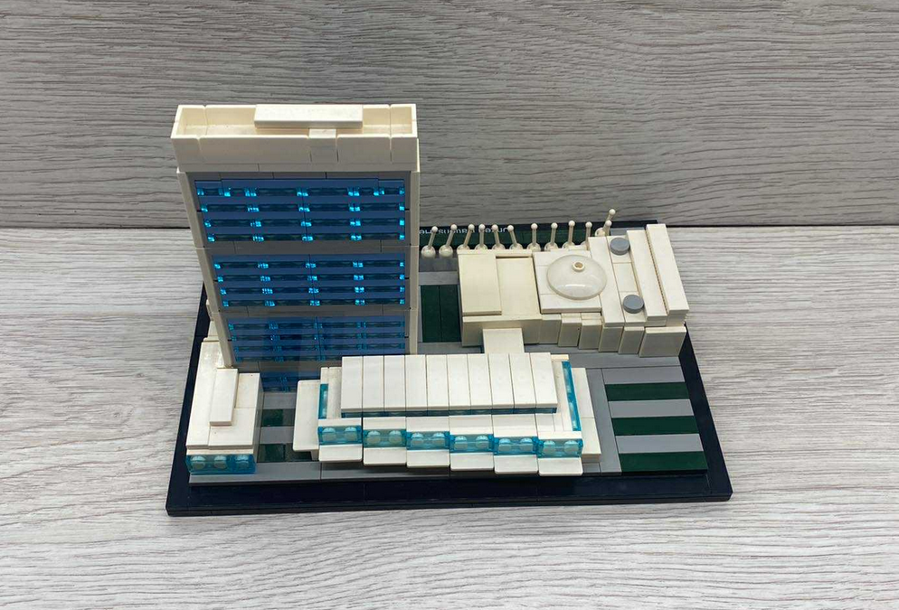 LEGO Architecture 21018 Sídlo OSN - 3