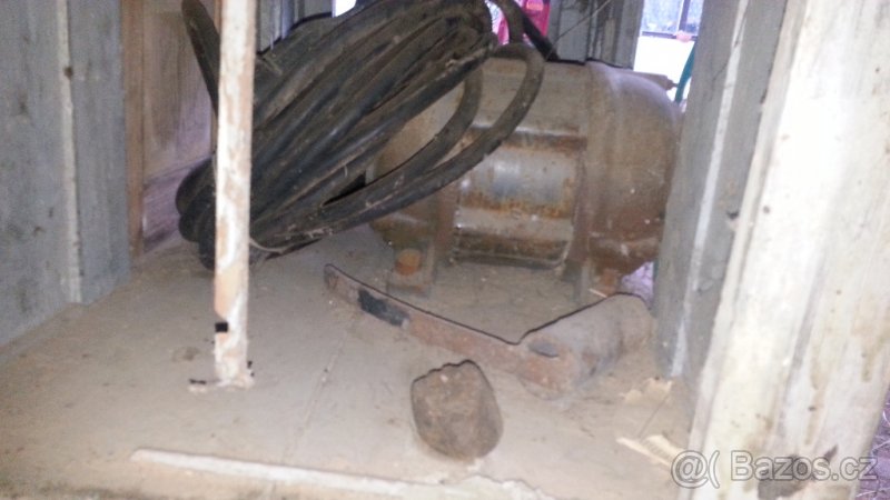 Historický stabilní elektromotor - 3