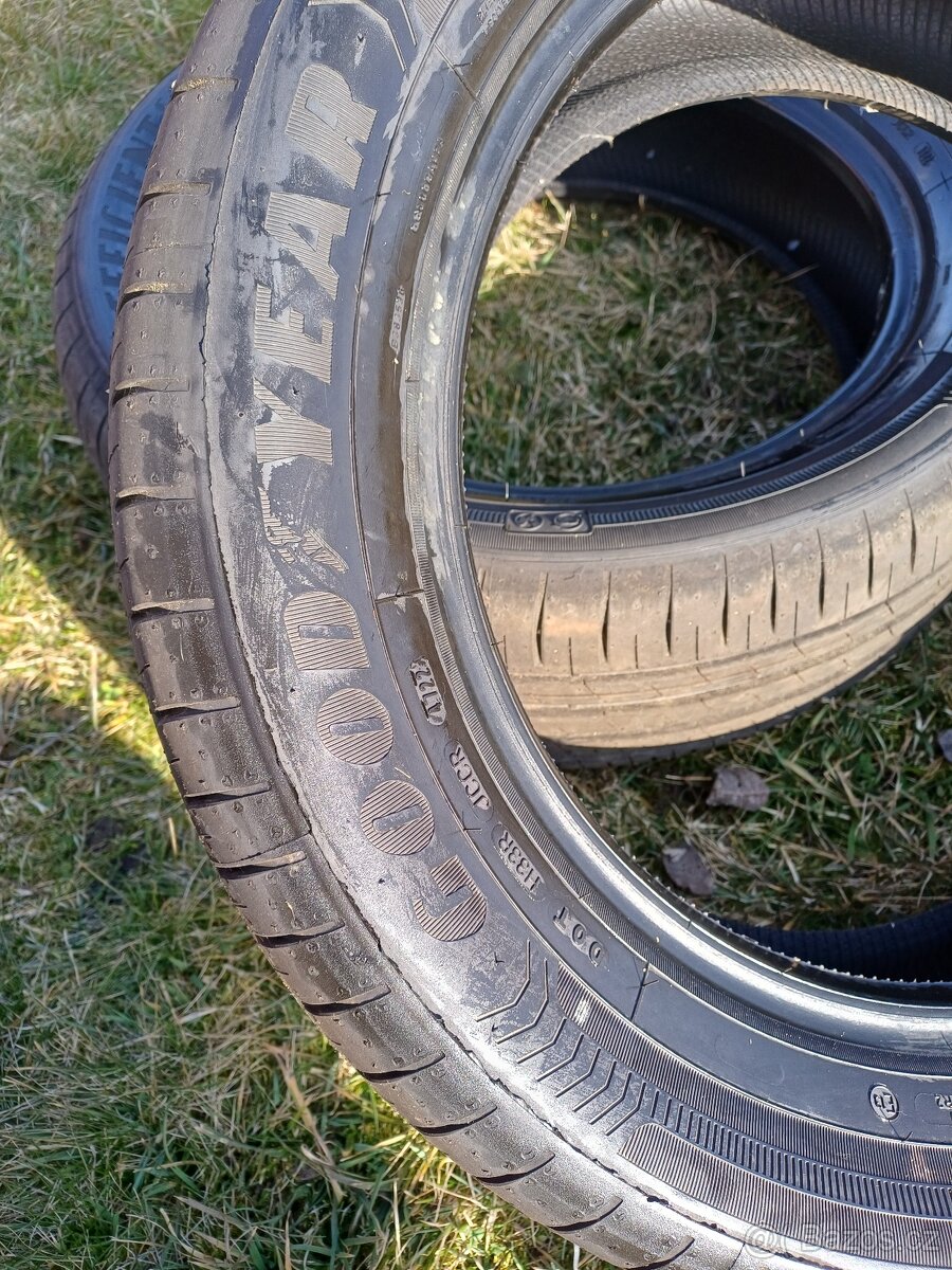 Pneu Goodyear 215/55 R17 - 3