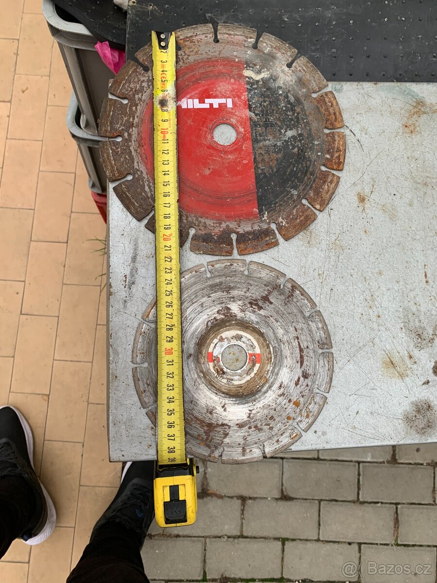 Řezné kotouče, co snímek to 200 Kč. Praha 6. - 3