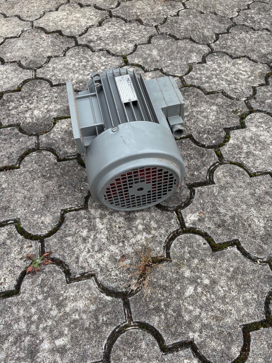Prodám elektromotor 2,2KW - 3