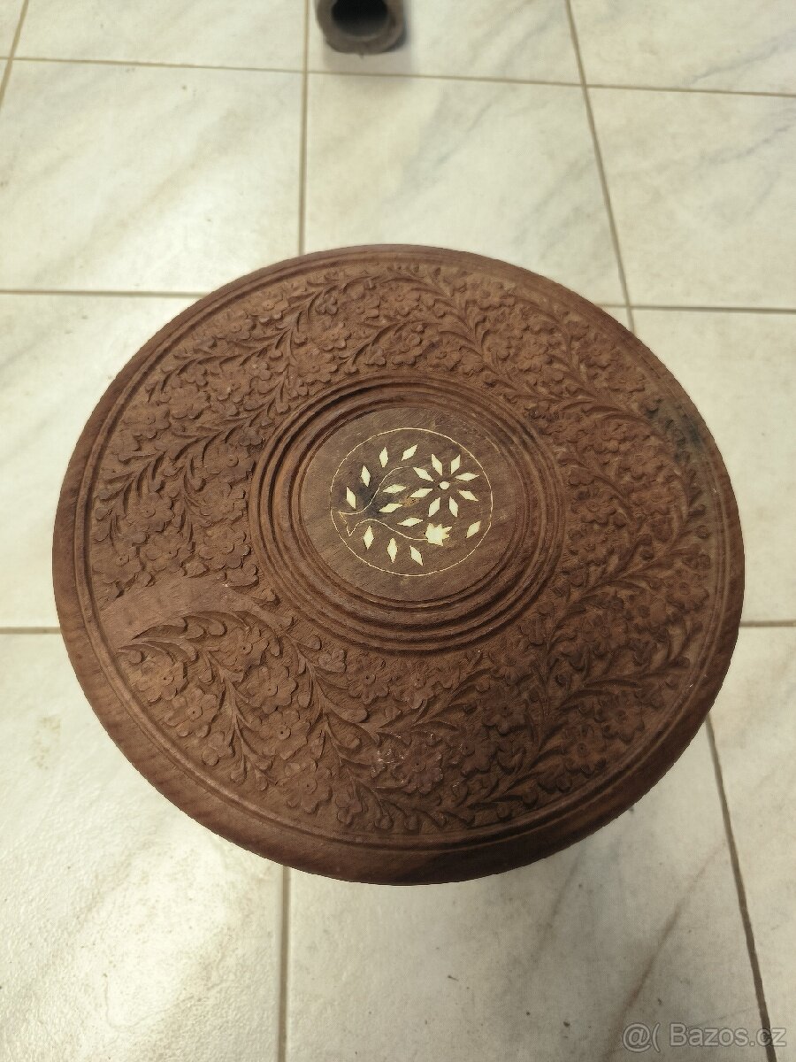 Dřevěná stolička - ručně vyřezávaná - 3