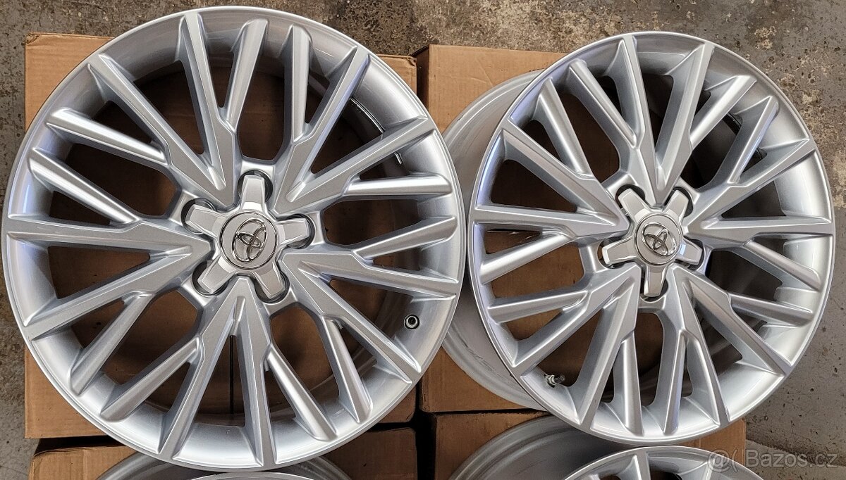 Toyota Corolla Cross,18' alu disky,nové, tpms - 3