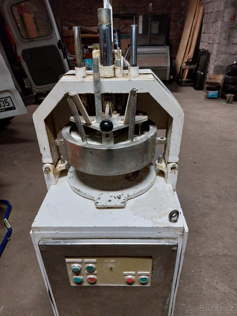 Dělička těsta - 3