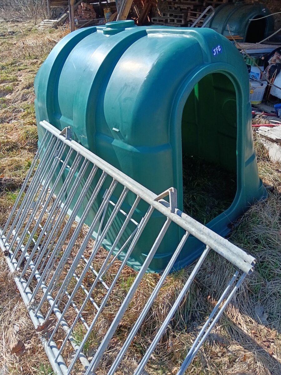 Bouda pro telata s ohradou - 3