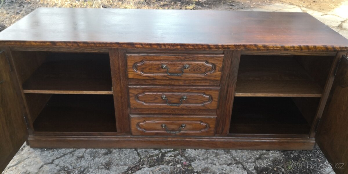 Masivní tmavá komoda - 3