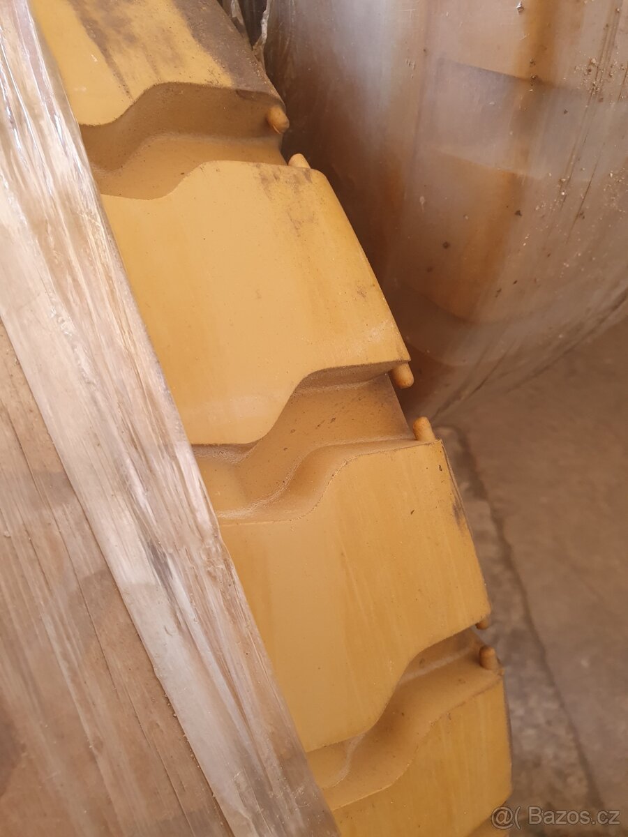 PNEU VYSOKOZDVIŽNÝ VOZÍK ..NOVÉ..2KS - 3