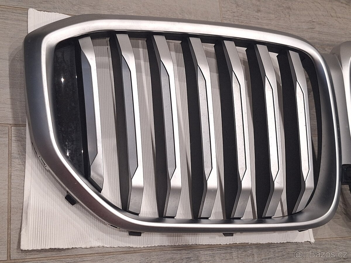 Přední maska – ledvinky BMW G05 X5 matný chrom originál - 3