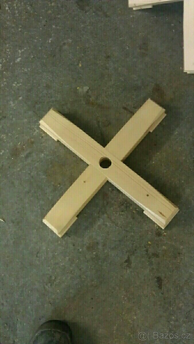 Stojánek na vánoční stromeček - 3