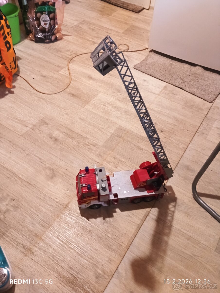 Hasičské auto značky Mercedes - 3