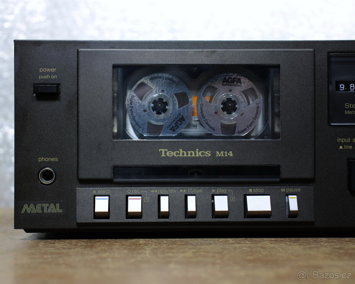 Kazetový magnetofon Technics. - 3