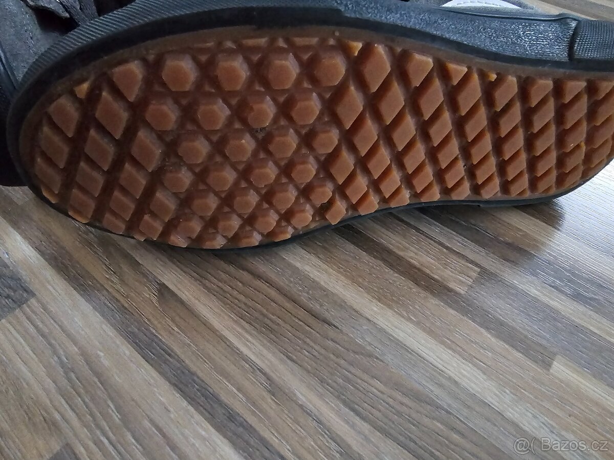 Prodám zimní kožené boty Vans vel. 33 - 3