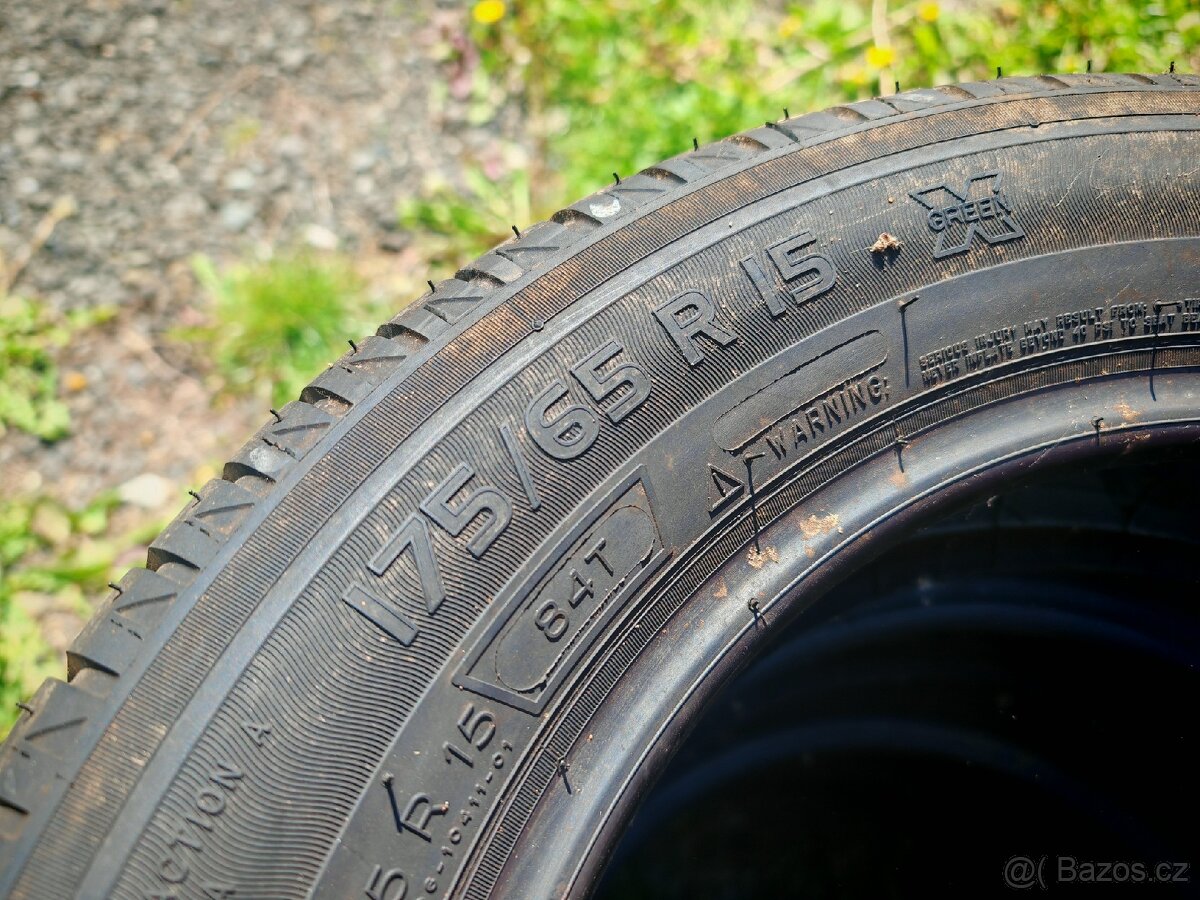 Punto, Yaris letní Michelin 175/65/15. - 3