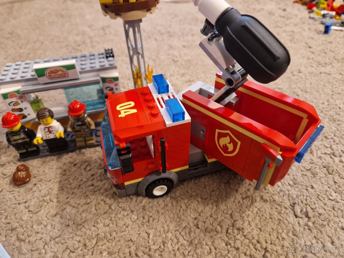 LEGO CITY - HASIČSKÉ AUTO A BURGRÁRNA - 3