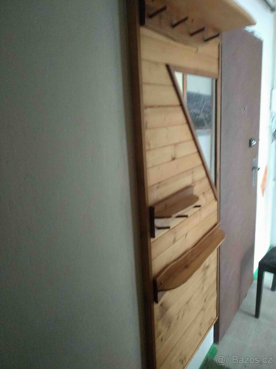 Předsíňová stěna,přírodní lakované dřevo se zrcadlem 174x70 - 3