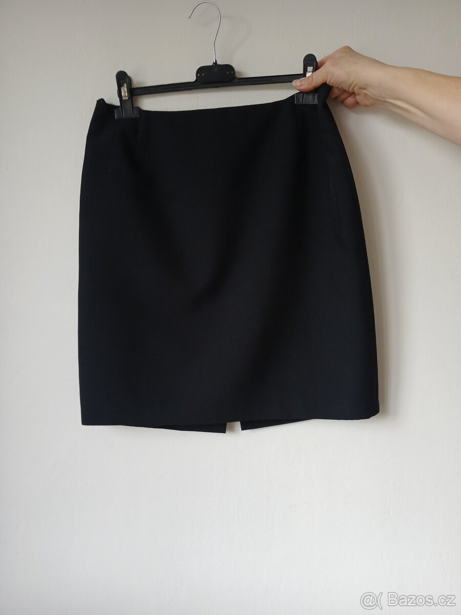 Černý dámský kostým. - 3