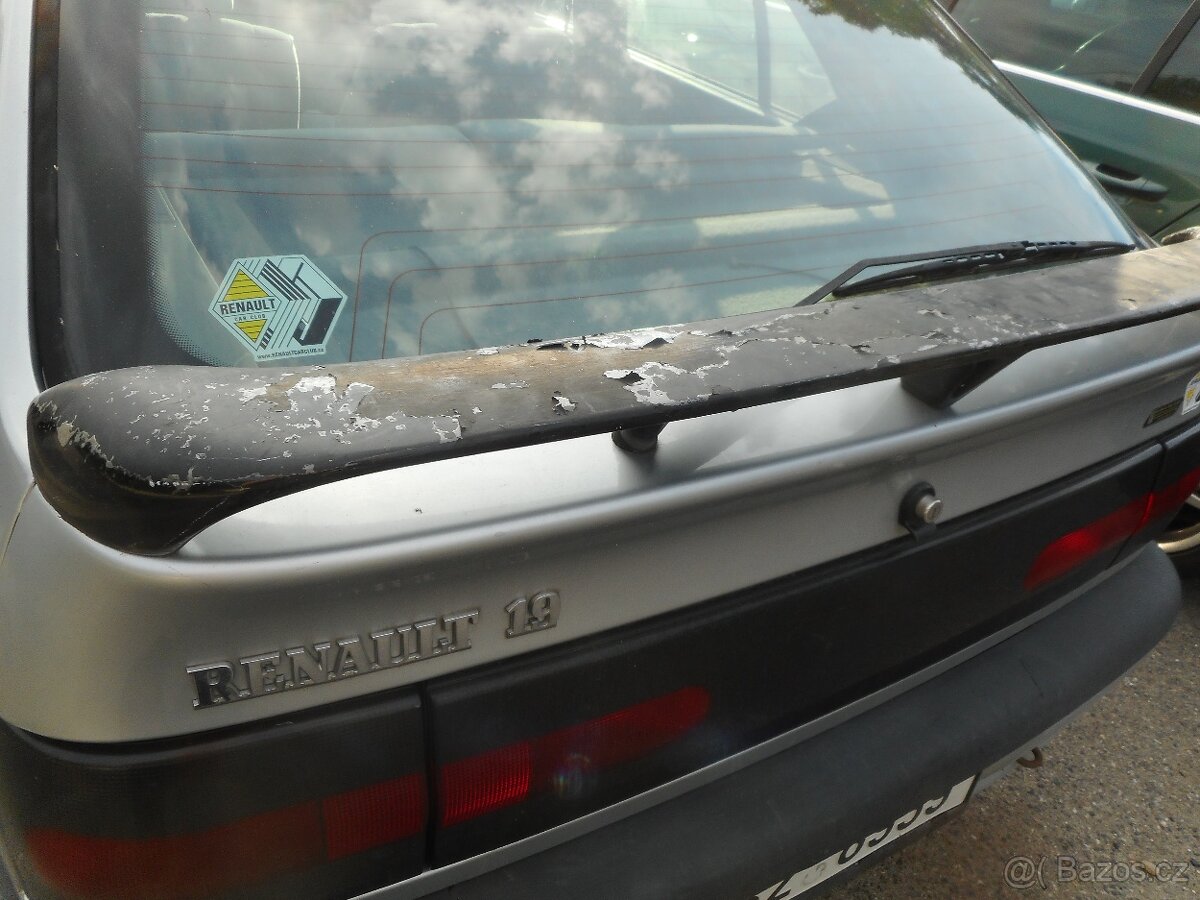Zadní spojler na Renault 19 - 3