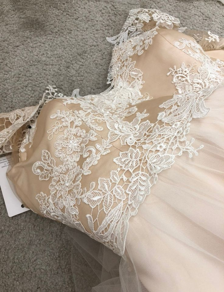 Luxusní svatební šaty na menší postavu - 3