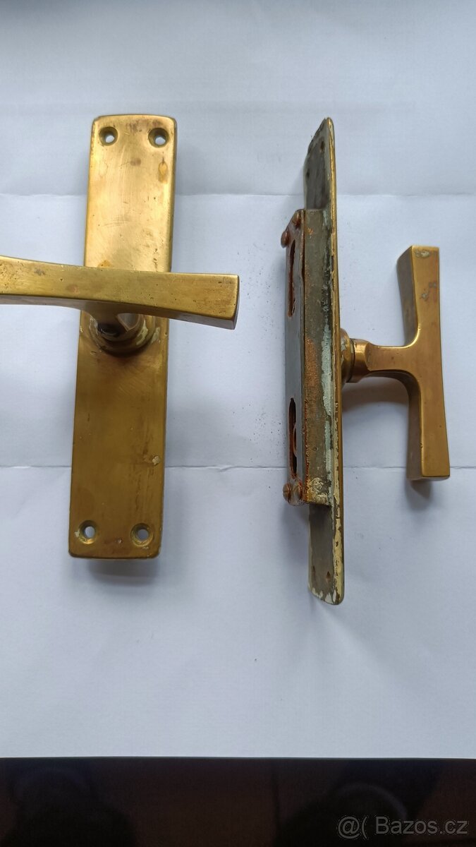 Staré mosazné kování, kliky kličky. - 3