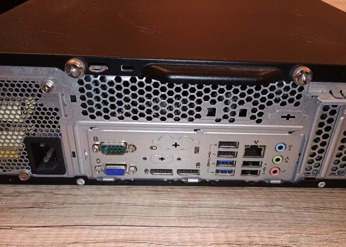 Stolní PC s monitorem, klávesnicí a myší - 3