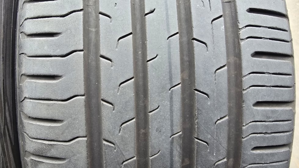 Letní pneu 225/40/18 Continental - 3